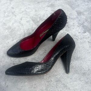 Vintage goth snake skin pumps black kitten heels